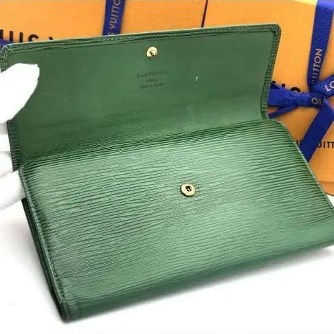 G*0様 Louis Vuitton ルイヴィトン 三つ折り長財布 エピ ポルト