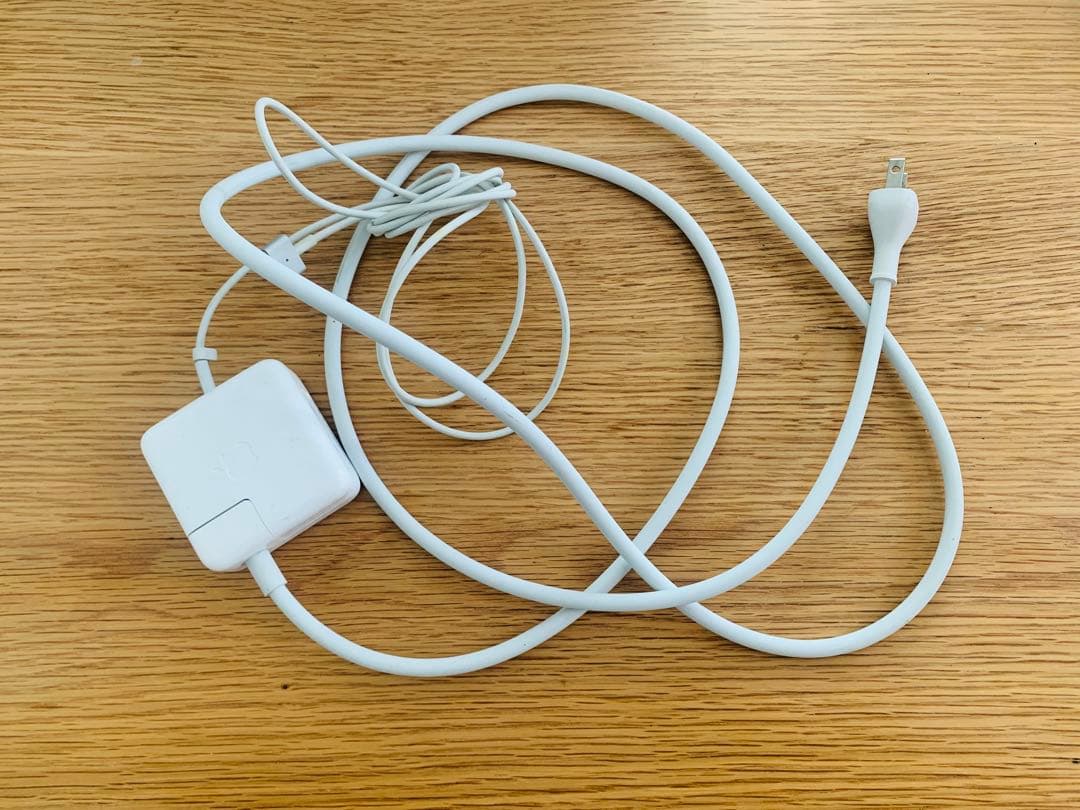 【美品】Apple MacBook Air (Early 2015) シルバー