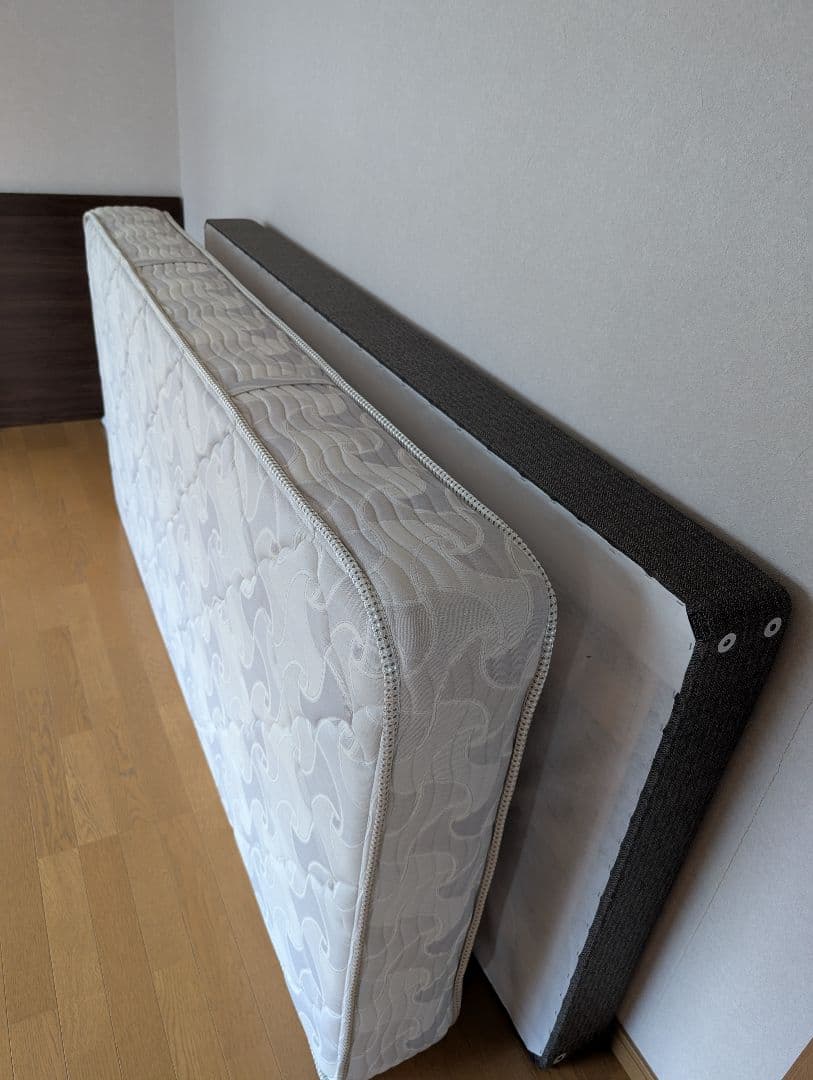 Simmons シングルダブルスプリングマットレスとヘッドボードセット