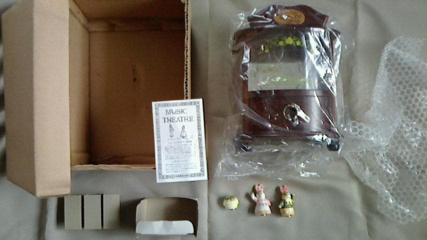 ミュージックシアター　雨に唄えば　うさぎのドール　オルゴール