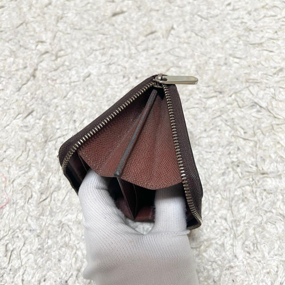 ルイヴィトン　ジッピーパース　レザー　モノグラム　ロゴ金具