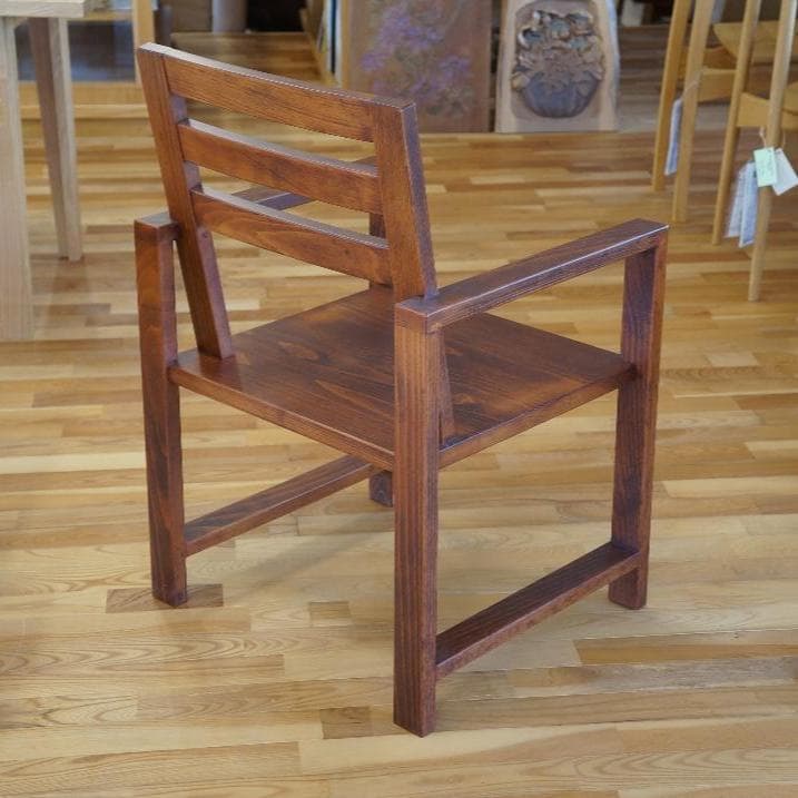 値下げしました！！。木製手掛け付き椅子