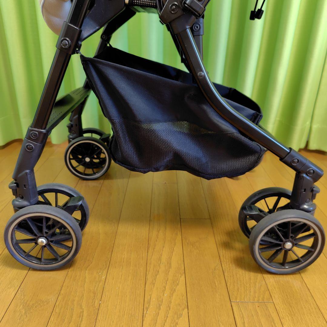 Combi　折りたたみベビーカー　ブラック　ベージュ　水色ストライプ　説明書あり