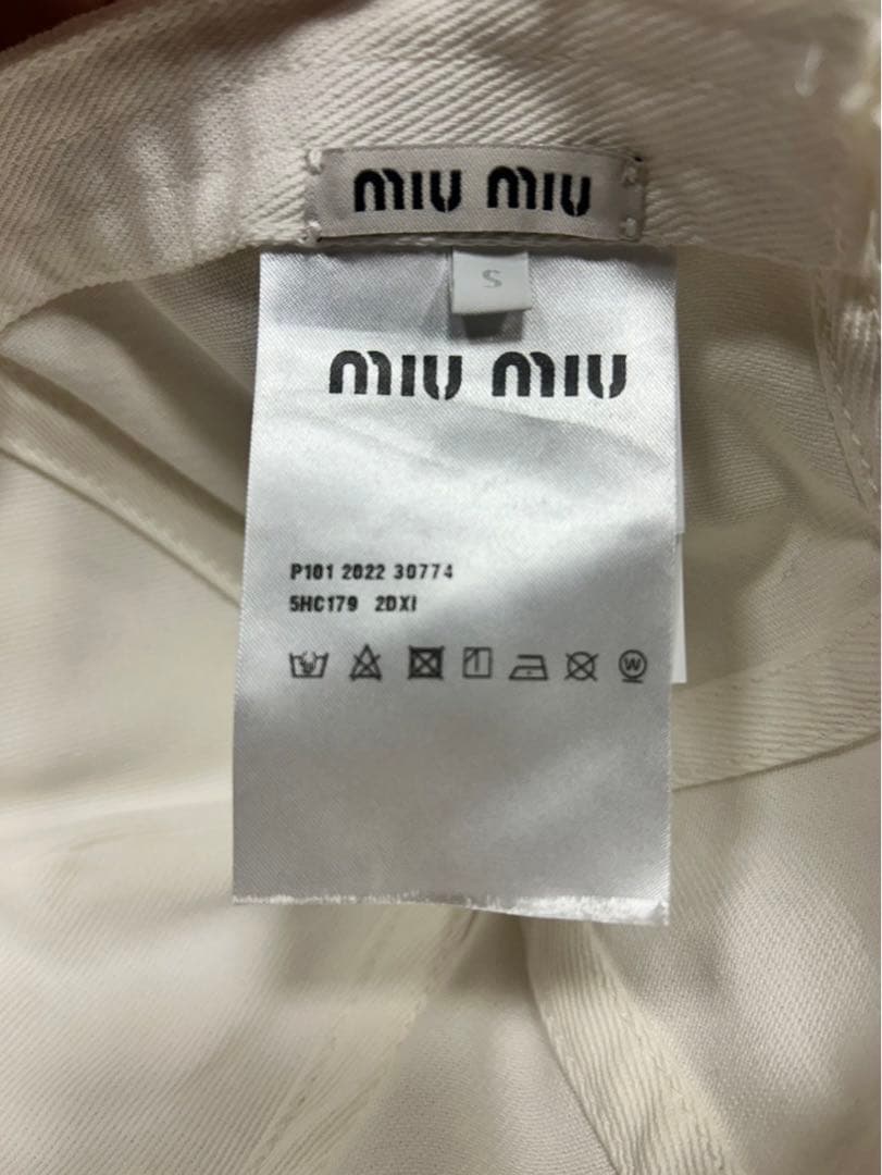 MiuMiuホワイト キャップ S 美品