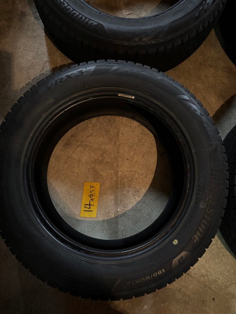 ブリヂストンスタッドレスタイヤ VRX3 185/60R15 ４本セット