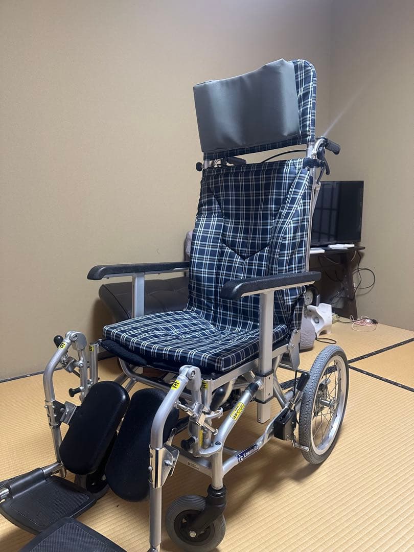 リクライニング機能付き介助用車椅子　期間限定送料込みです　ＫＸＬ16-42