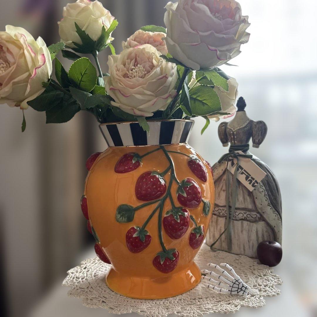MacKenzie-Childs 2026新商品 いちごデザイン 陶器製花瓶