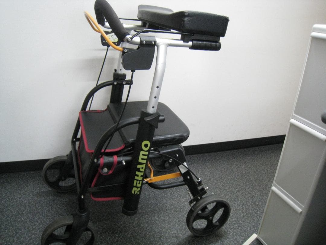 前腕支持型歩行車 REHAMO(リハモ) 抑速ブレーキなし