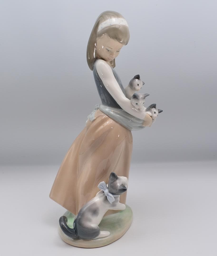 子猫を追って　＃1309　★リヤドロ　スペイン　ポーセリン　光沢仕上げ　絶版
