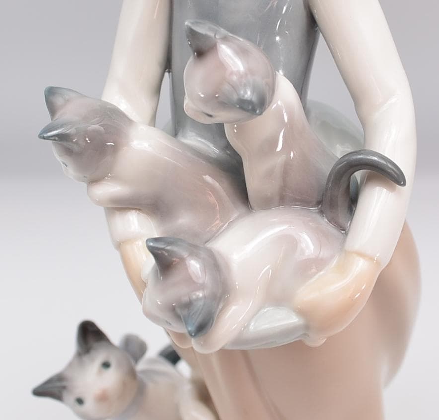 子猫を追って　＃1309　★リヤドロ　スペイン　ポーセリン　光沢仕上げ　絶版