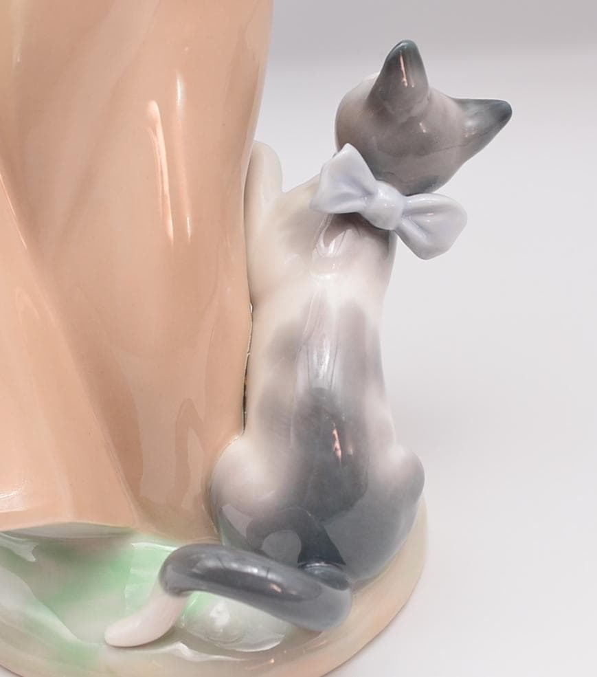 子猫を追って　＃1309　★リヤドロ　スペイン　ポーセリン　光沢仕上げ　絶版