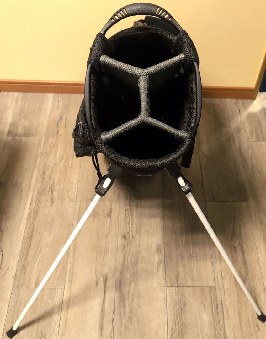 人気のブラック☆TaylorMade☆軽量スタンドキャディバッグ☆9.5型☆中古