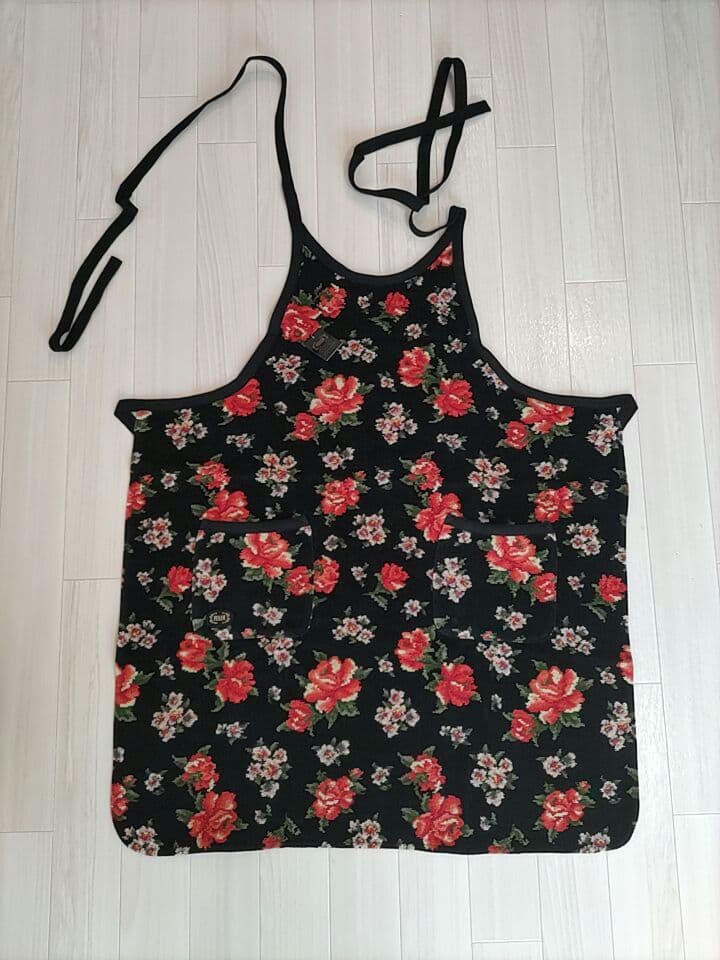 入手困難！【新品★定価の25％オフ！】FEILER  フェイラー　エプロン　花柄