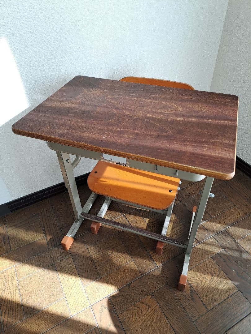 【送料無料】 オカムラ necos 学校 学習机 椅子 高さ調整可能　①