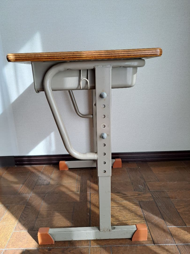 【送料無料】 オカムラ necos 学校 学習机 椅子 高さ調整可能　①