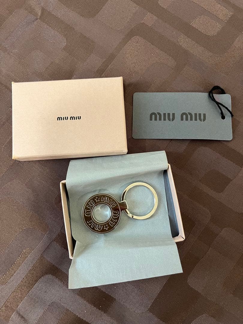 MIU MIU シルバーメタルキーホルダー