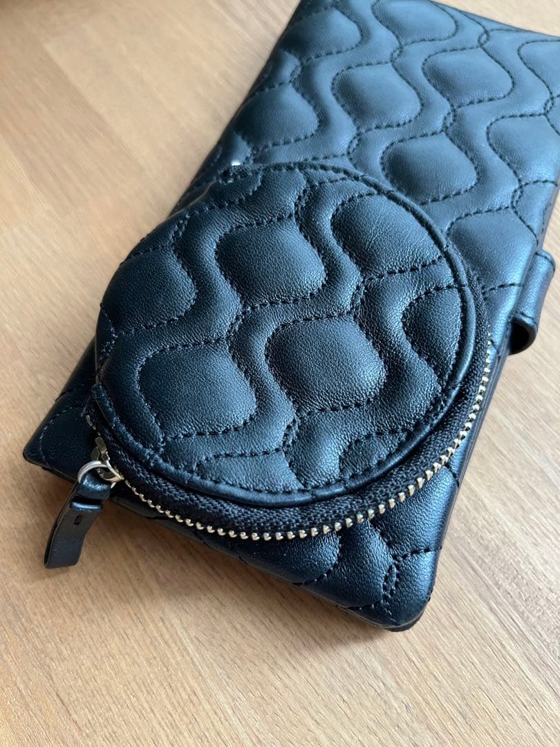 ブラック キルティング 二つ折り財布