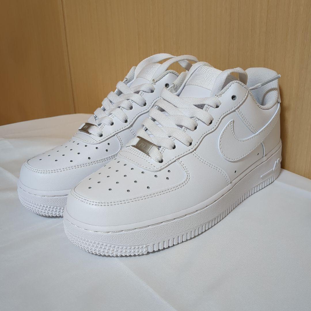★新品★NIKE AIR レディース ナイキスニーカー ホワイト 23cm箱付き