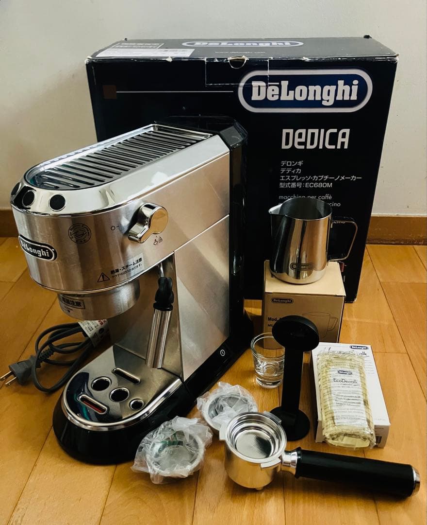 DeLonghi デロンギ　デディカ　エスプレッソマシン　EC680M 難あり品