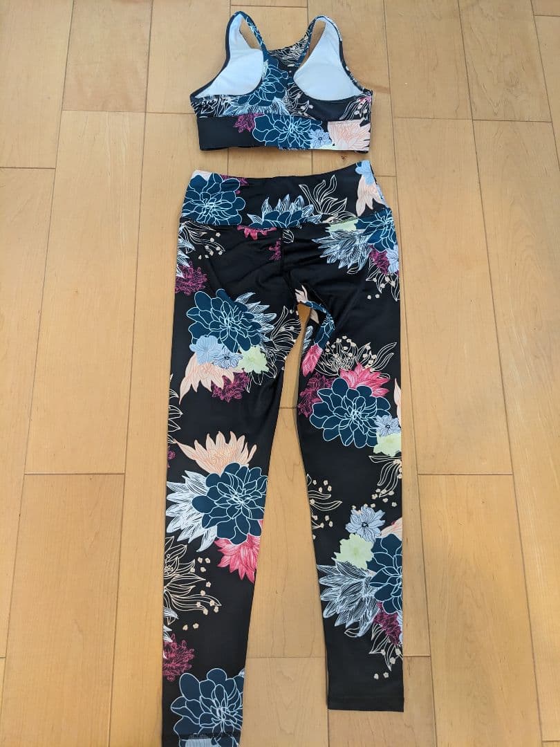 ヨガウェア　トップ＆レギンスセット　サイズМ