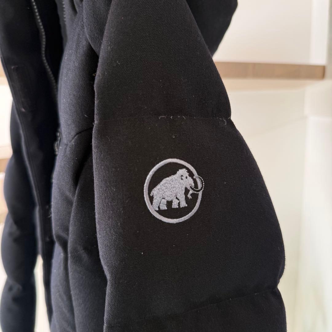 MAMMUT ブラック フード付きダウンジャケット　レディース　Mサイズ
