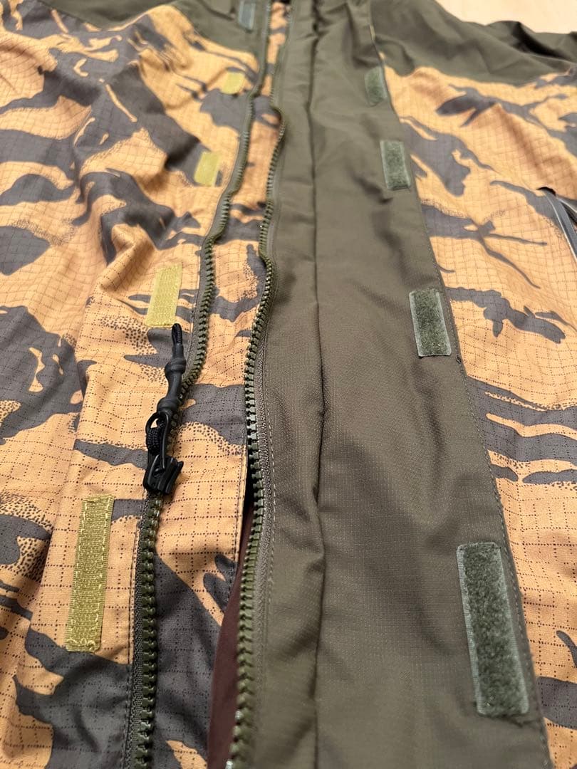 美品　BURTON スノーボードウェア Mサイズ カモフラージュ