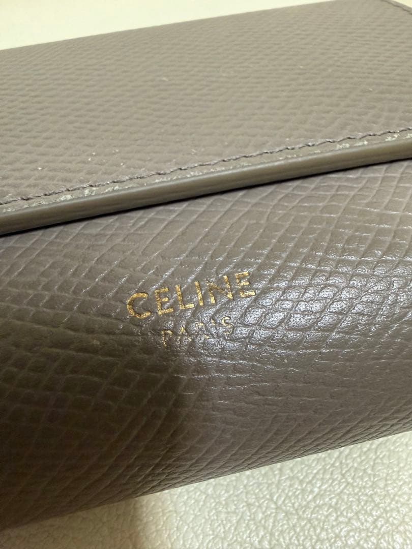 CELINE セリーヌ スモール トリフォールド ウォレット　ペブル
