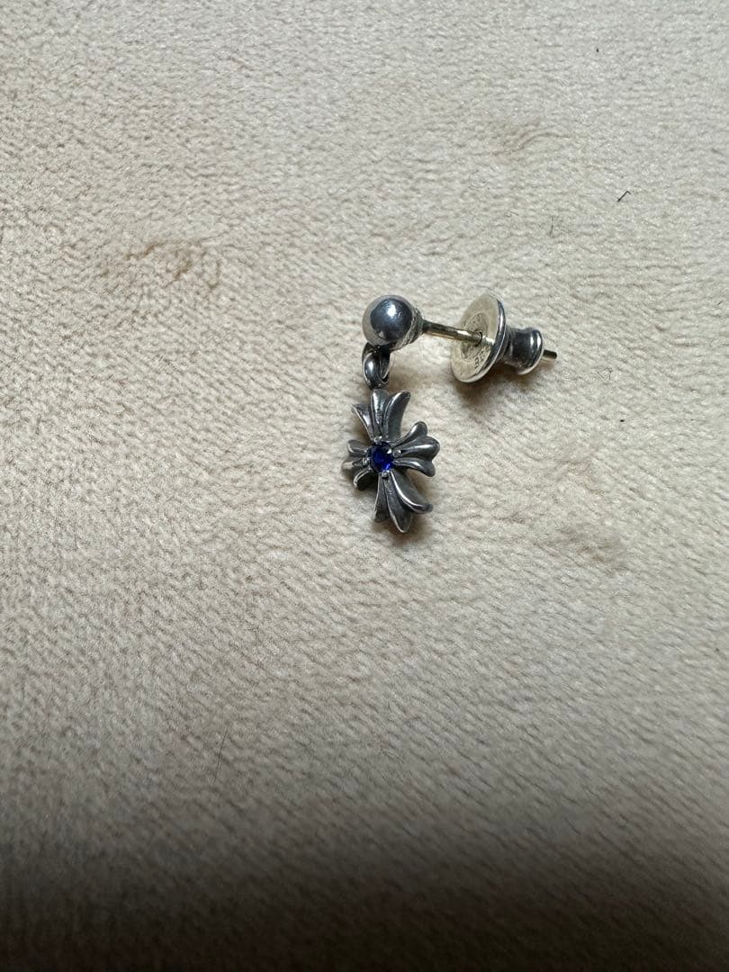 クロムハーツ タイニーE CHプラス ドロップピアスwithブルーサファイア