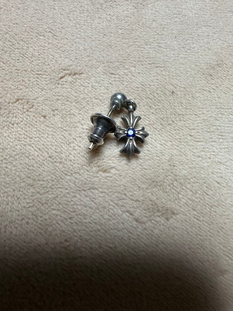 クロムハーツ タイニーE CHプラス ドロップピアスwithブルーサファイア