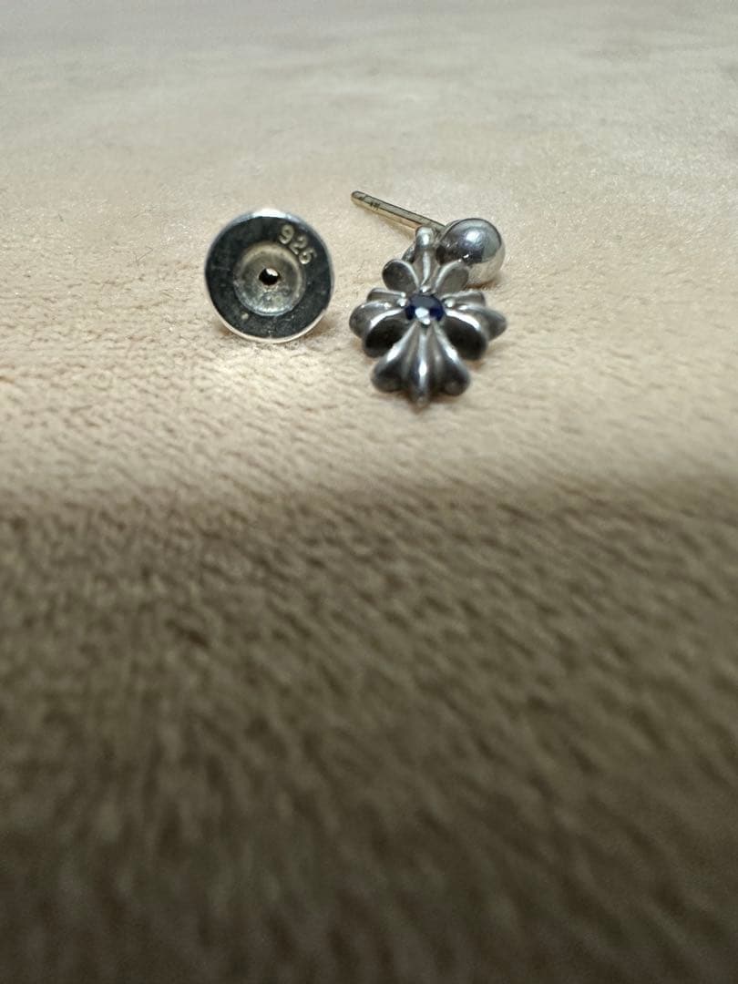 クロムハーツ タイニーE CHプラス ドロップピアスwithブルーサファイア