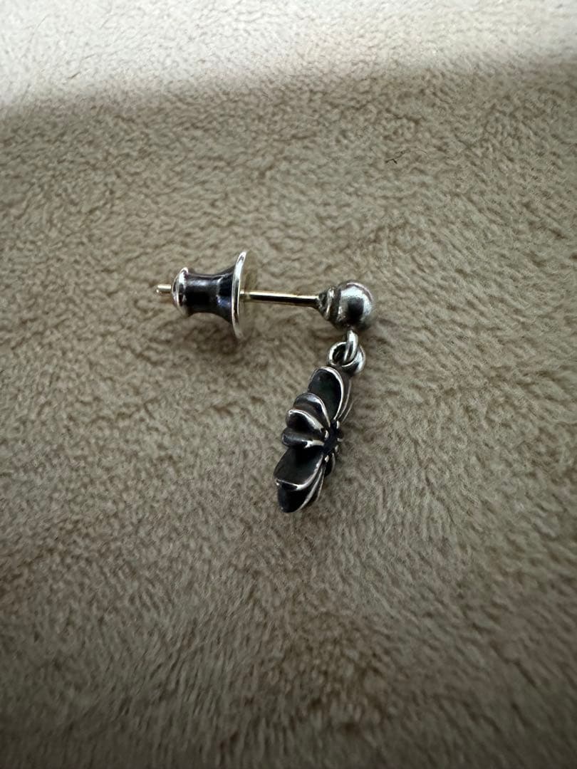 クロムハーツ タイニーE CHプラス ドロップピアスwithブルーサファイア