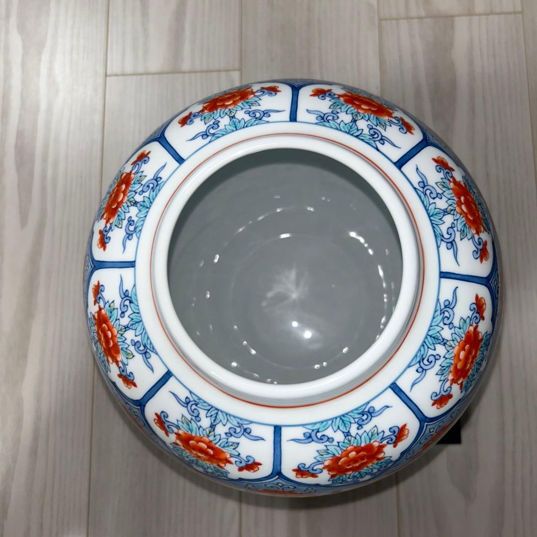 小笠原藤右衛門　提灯花瓶－赤濃牡丹尽くし