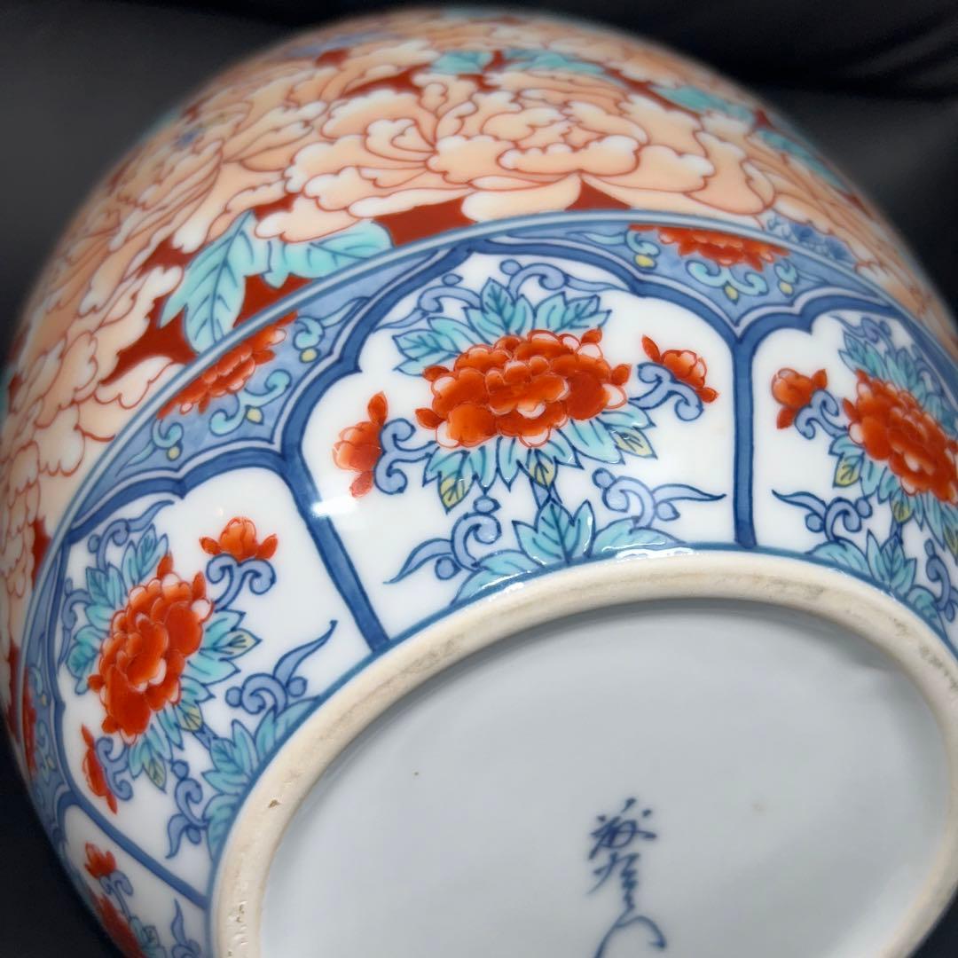 小笠原藤右衛門　提灯花瓶－赤濃牡丹尽くし