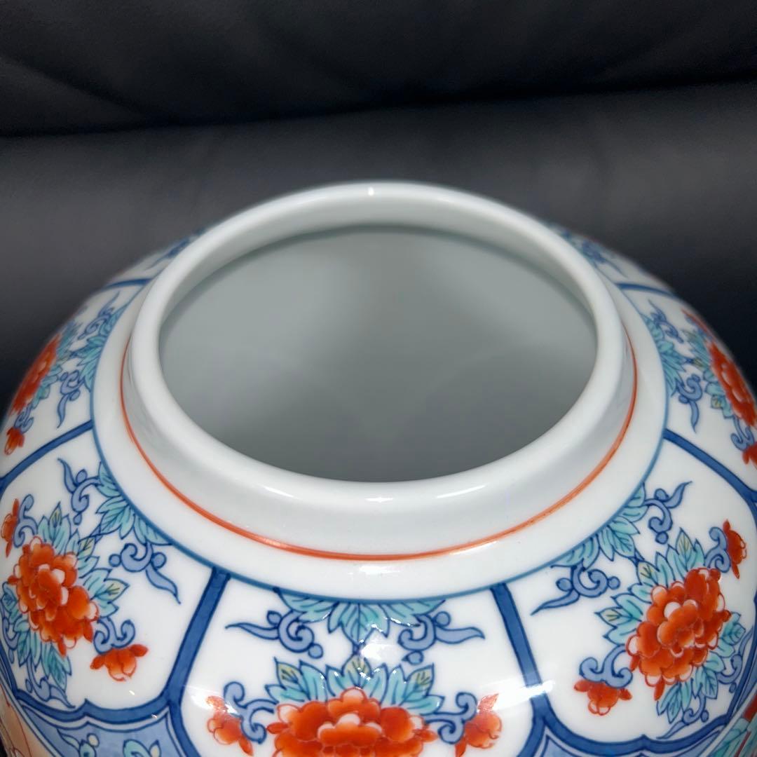 小笠原藤右衛門　提灯花瓶－赤濃牡丹尽くし