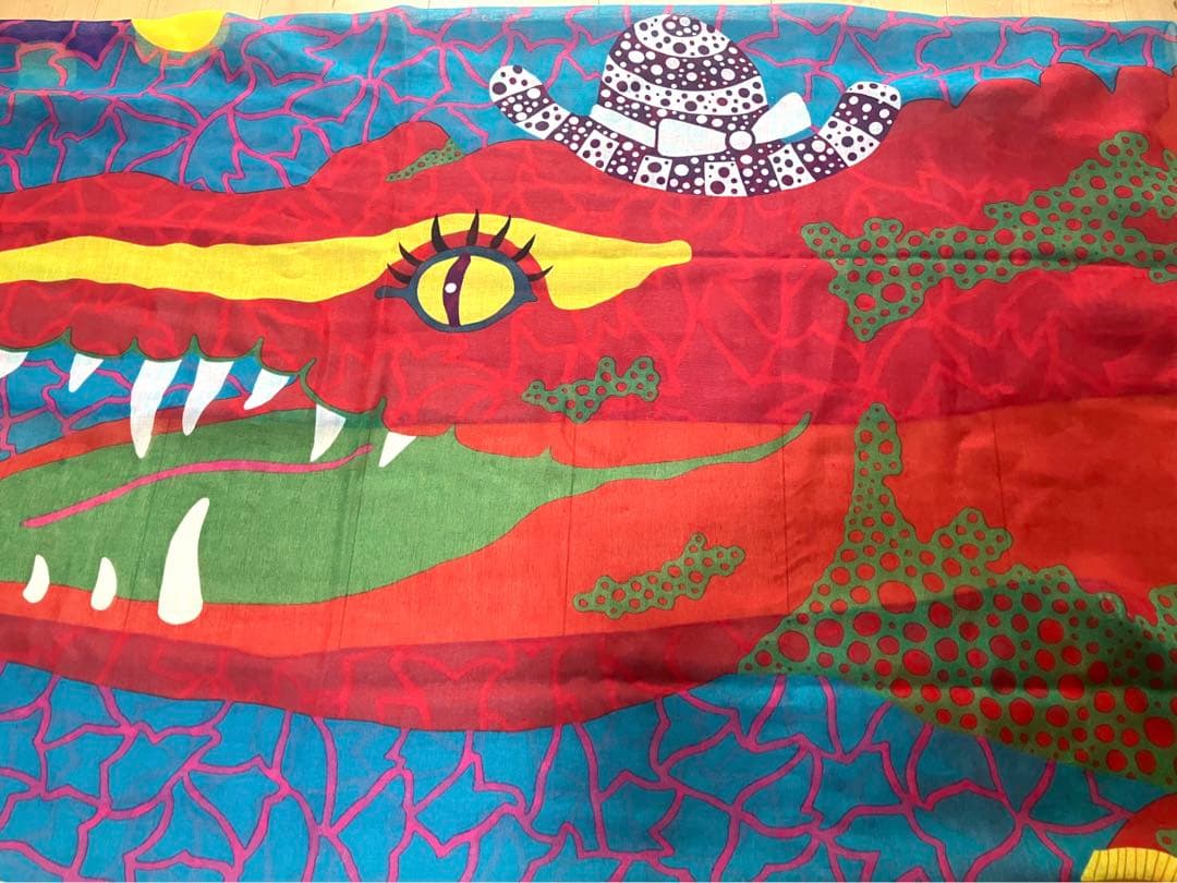 草間彌生大判 スカーフ　ユニクロ　未使用