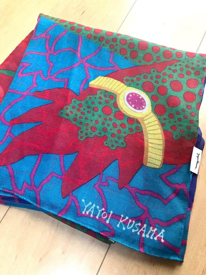 草間彌生大判 スカーフ　ユニクロ　未使用