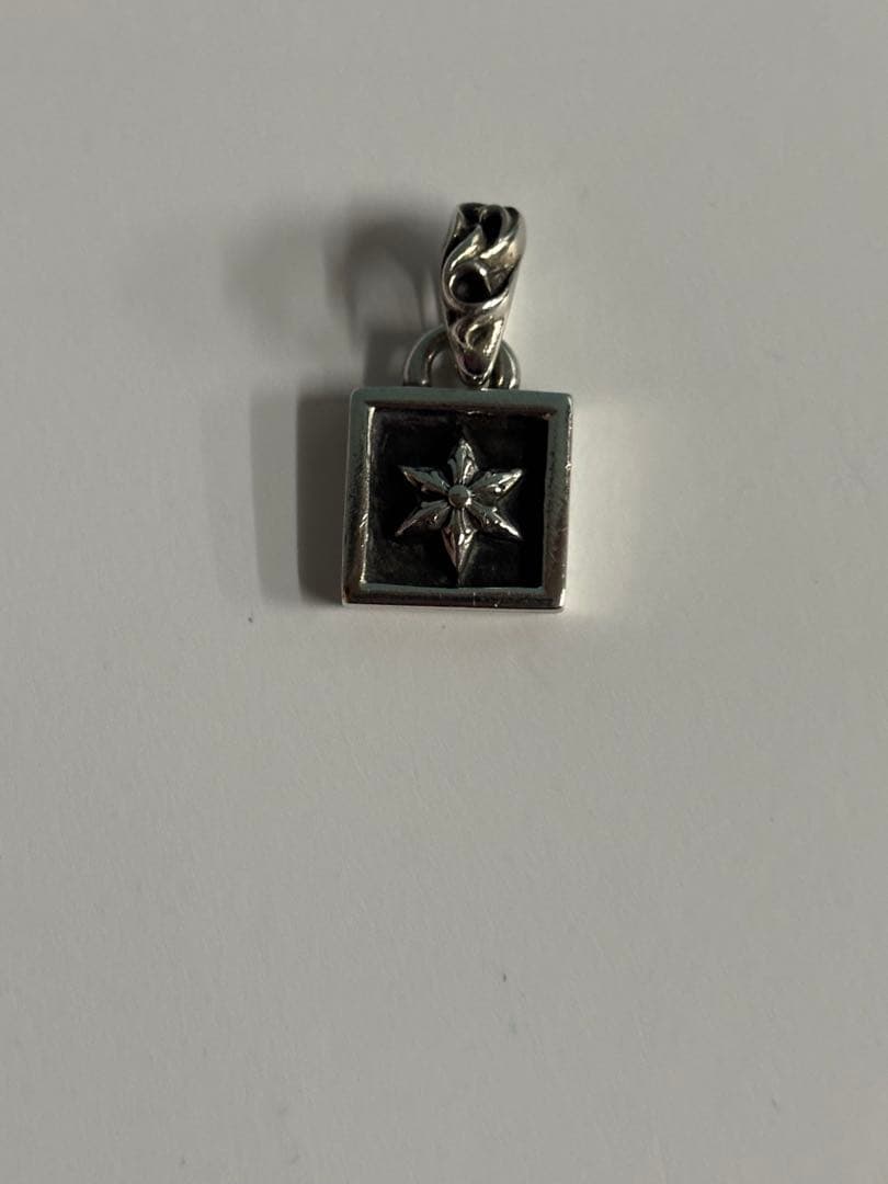 クロムハーツフレームドチャームスター