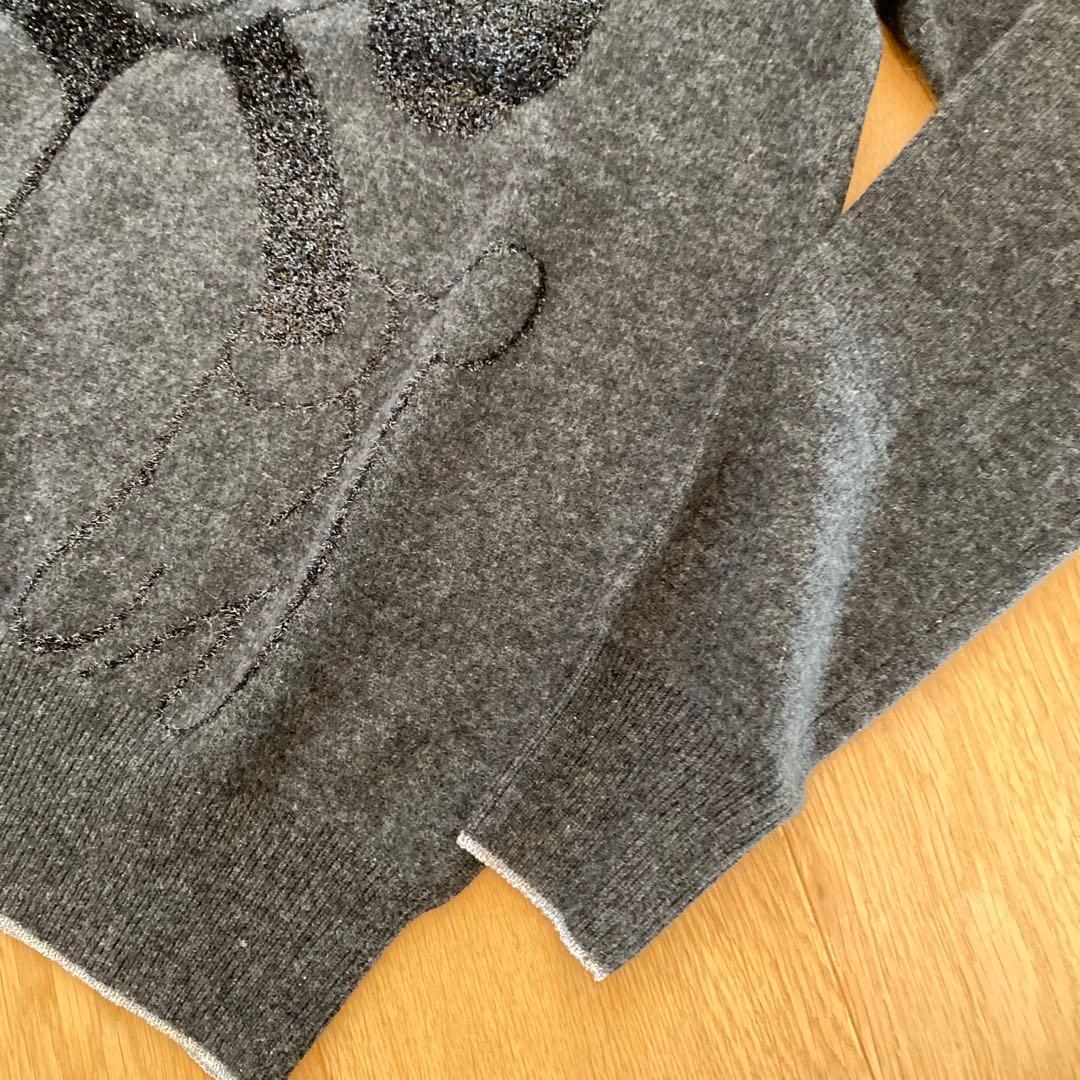 MARK & LONA グレー Vネックセーター　ディズニー