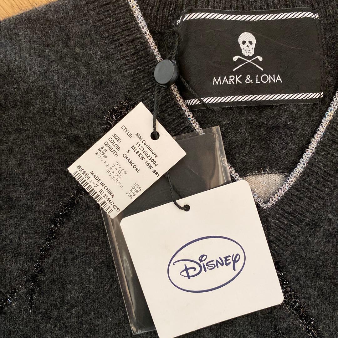 MARK & LONA グレー Vネックセーター　ディズニー