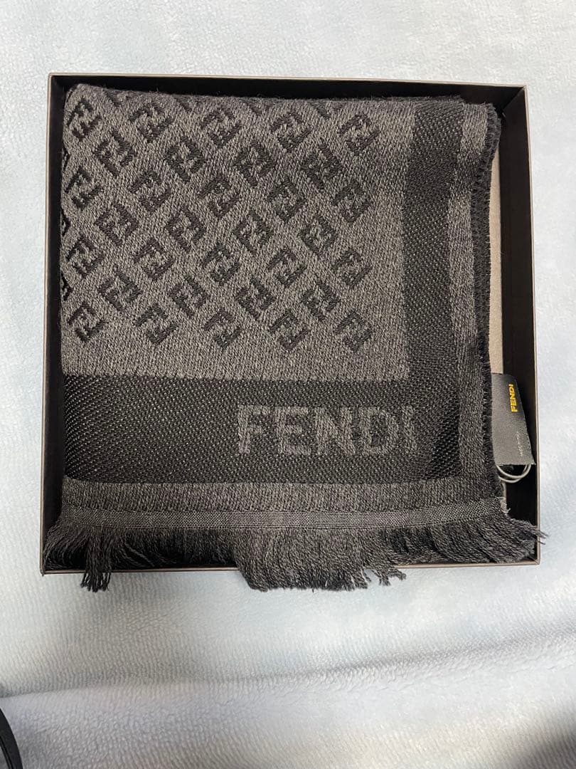 FENDI ブラック マフラー フリンジ付き