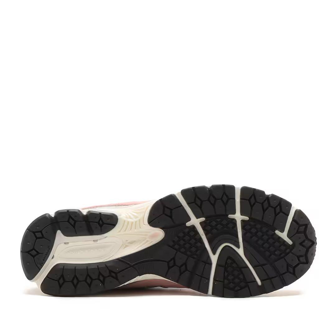 靴 New Balance M2002RFC