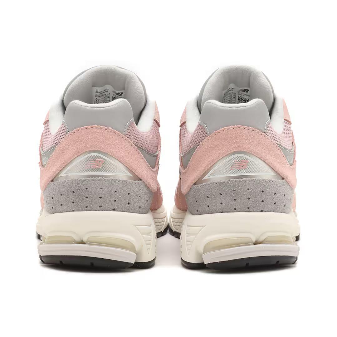 靴 New Balance M2002RFC