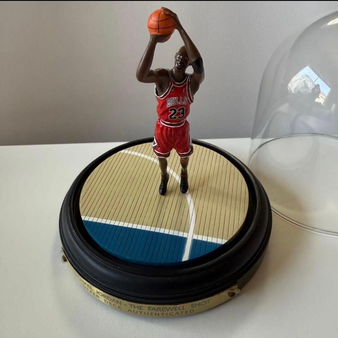 UPPER　DECK社製　マイケルジョーダン　フィギュア＆カード2点