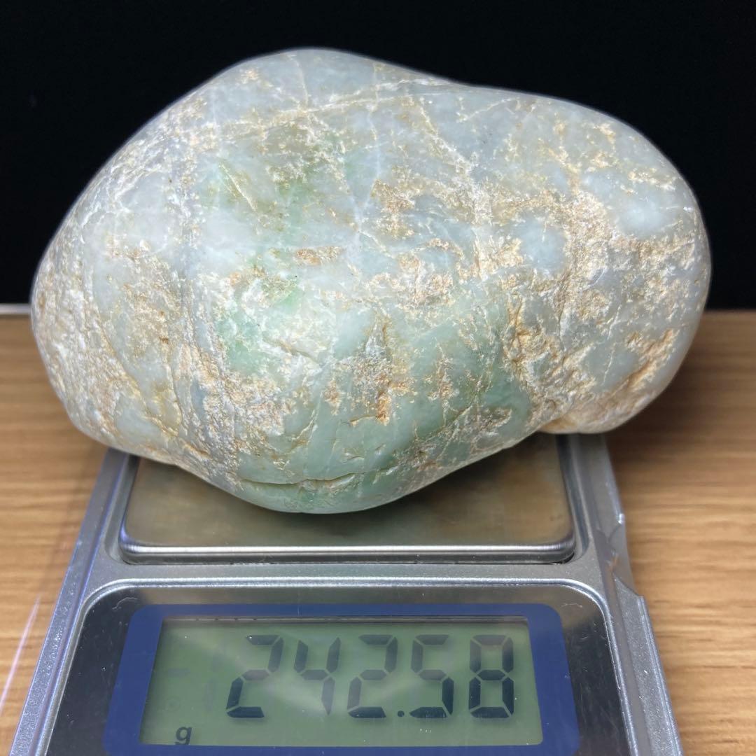 糸魚川翡翠　海中翡翠　原石　242.5ｇ