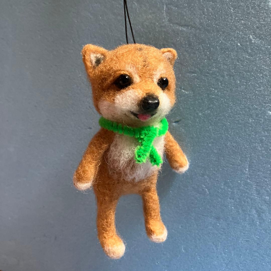 羊毛フェルト　柴犬　ストラップ