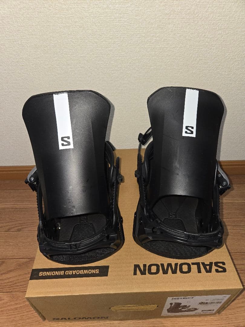 SALOMON　DISTRICT　黒色