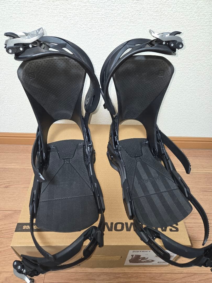 SALOMON　DISTRICT　黒色