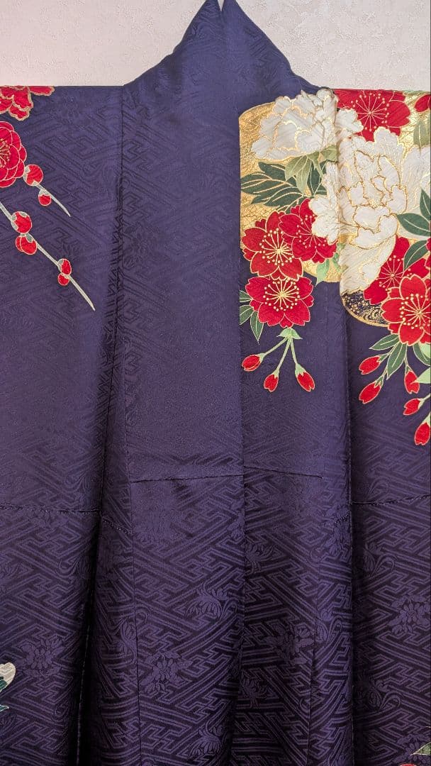 【美品】豪華な赤と白の花柄のおめでたい 振袖•Ｌサイズ