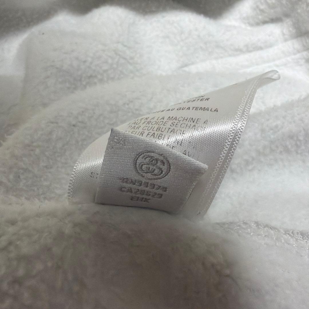 ステューシーのパーカー