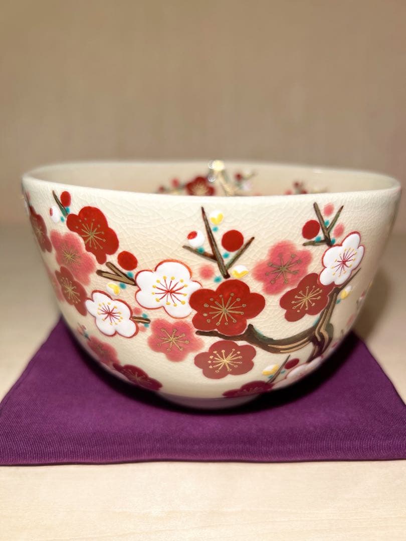京焼　色絵　梅の図　抹茶茶碗